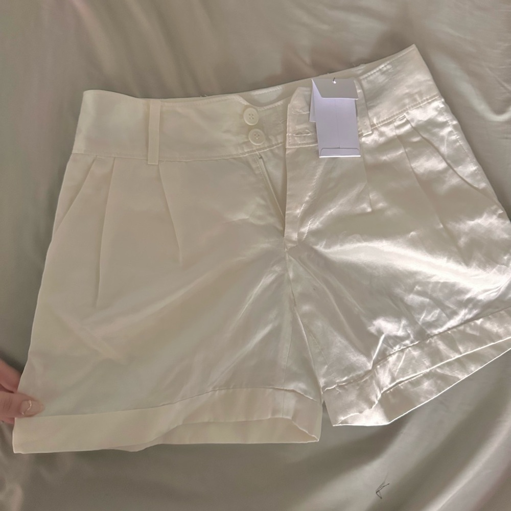 ✨NEW ✨ Club Monaco Off White Shorts